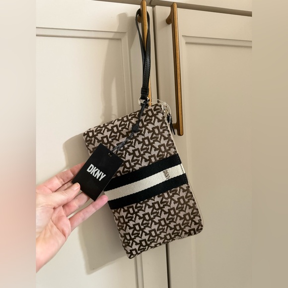 Dkny Handbags - DKNY Wristlet NWT